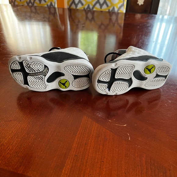 Kids 7C Jordans - Picture 2 of 5